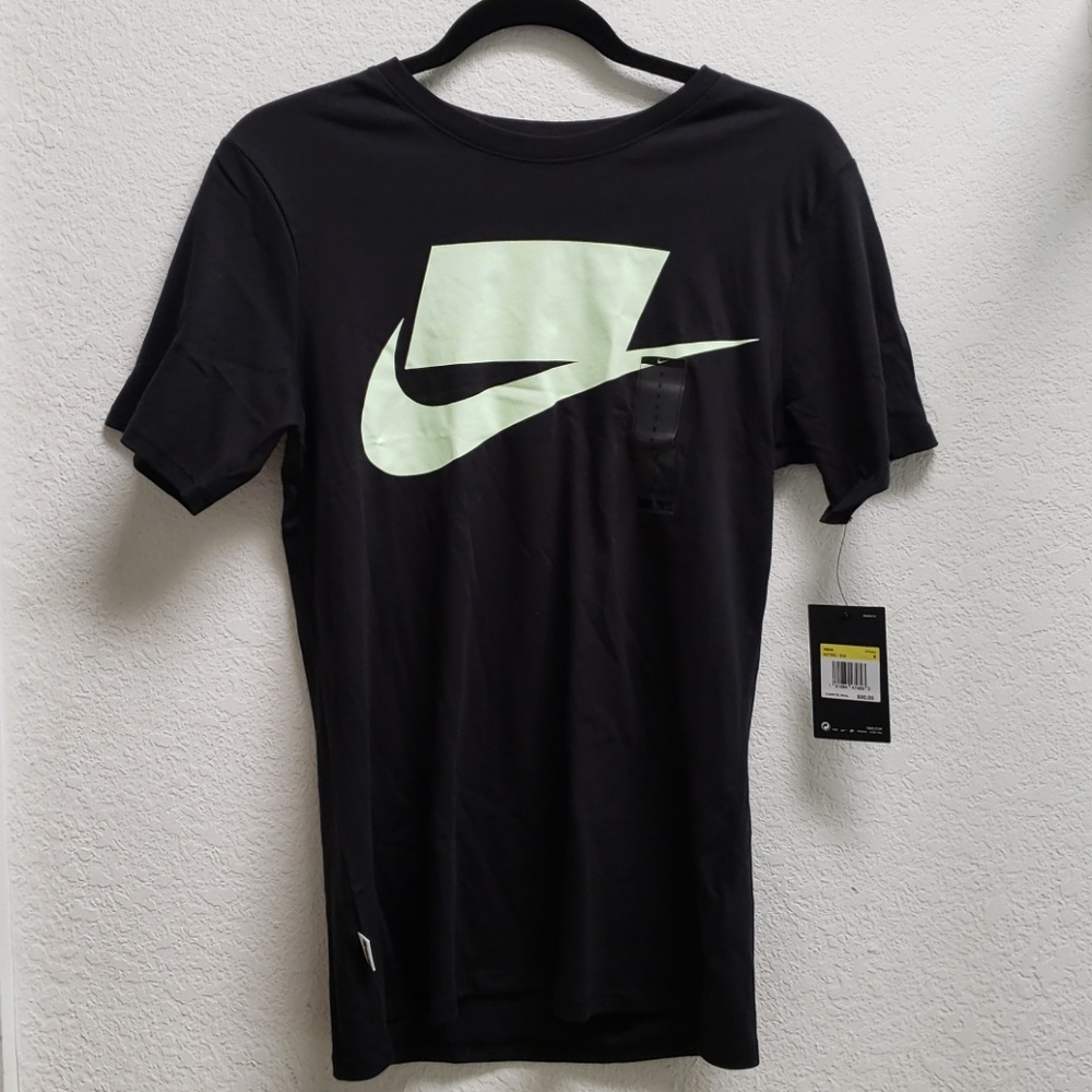 NWT | Nike Men's t-shirt